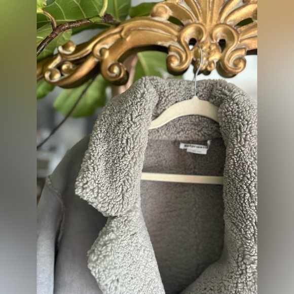 Reformation gray suede coat size large - Picture 2 of 2